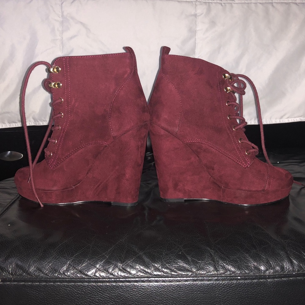 Wedged boots